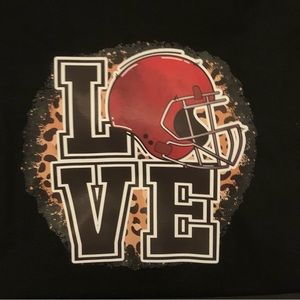 Everyone loves a tee shirt Football mom